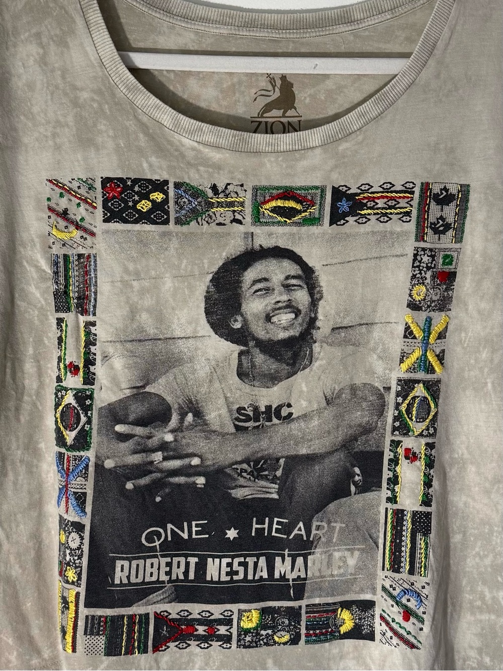 Farm Rio x Zion Rootswear Bob Marley embroidered t shirt women’s Medium RARE